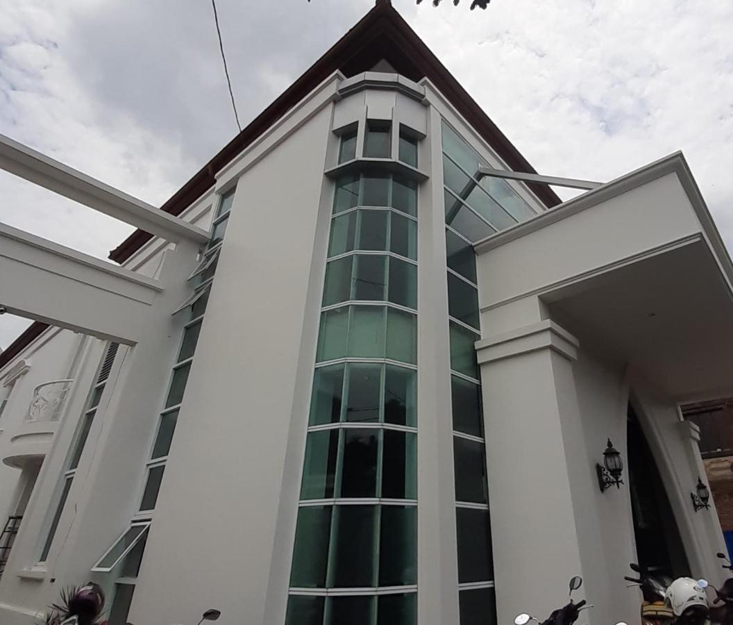 Madina Inn Yogyakarta Extérieur photo