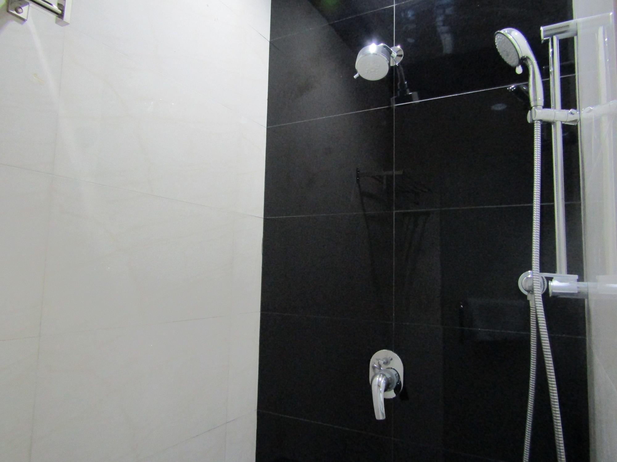 Madina Inn Yogyakarta Extérieur photo
